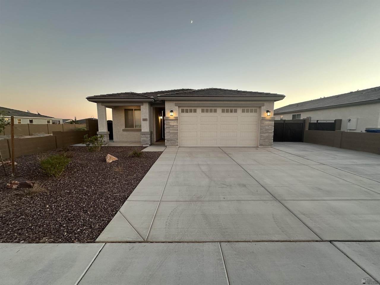 7647 35 LN - Photo 1