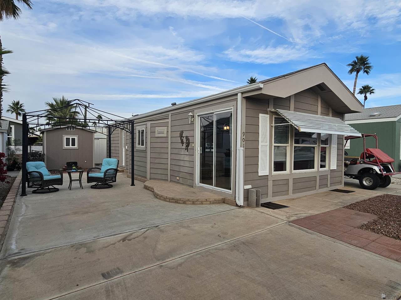 5707 32 ST - Photo 1