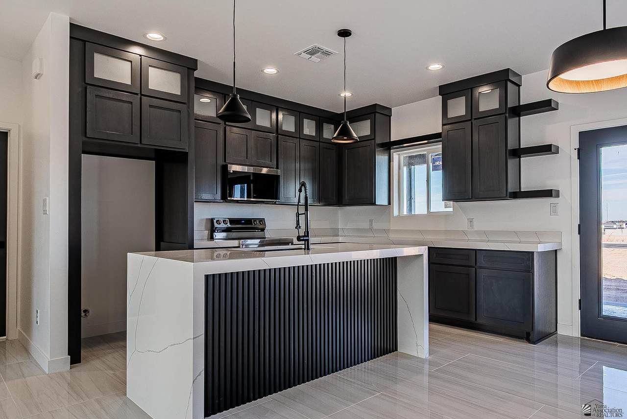 10718 46 LN - Photo 1