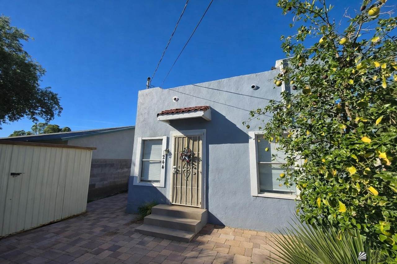 244 15 AVE - Photo 1