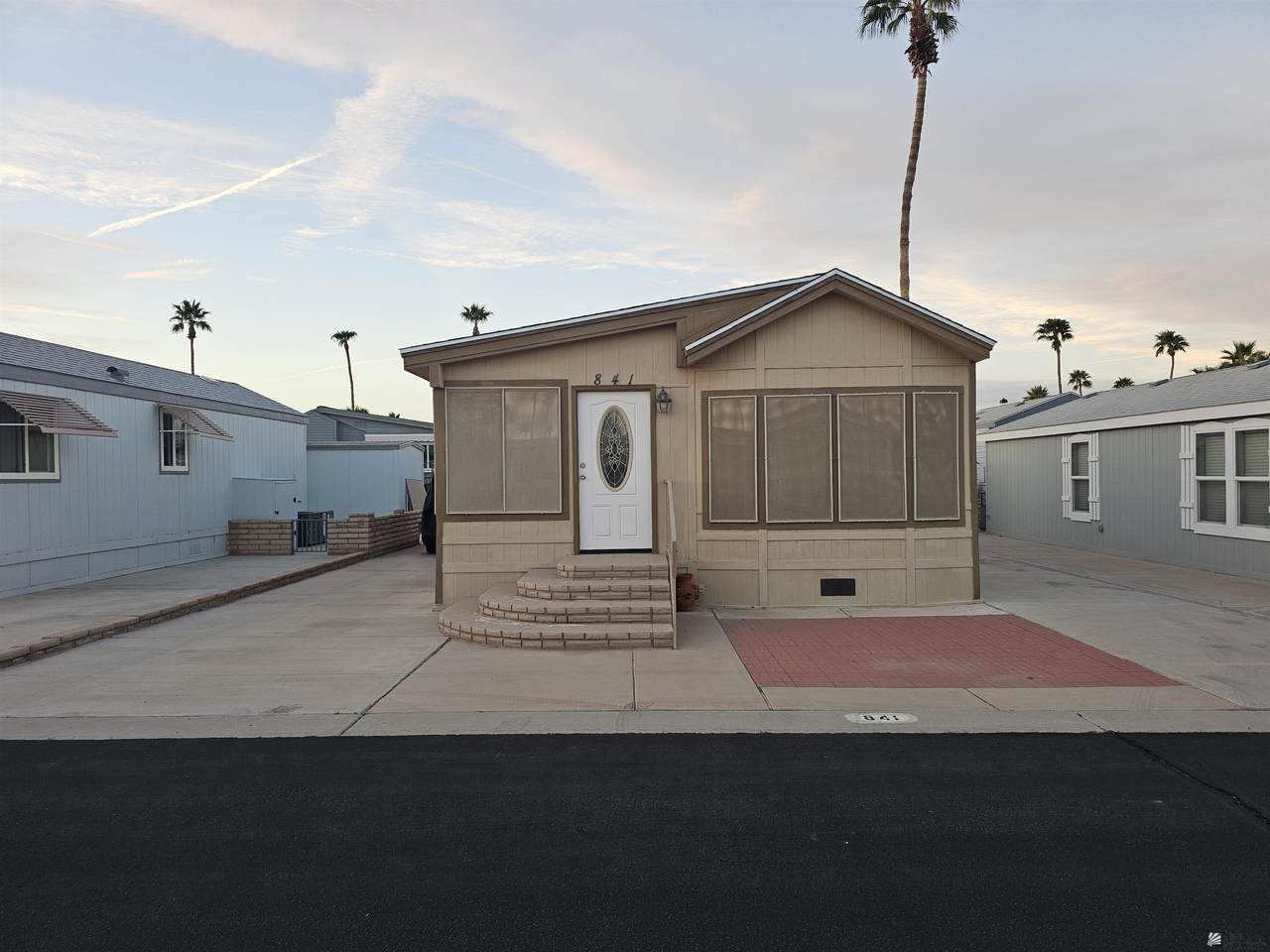 5707 32 ST - Photo 1