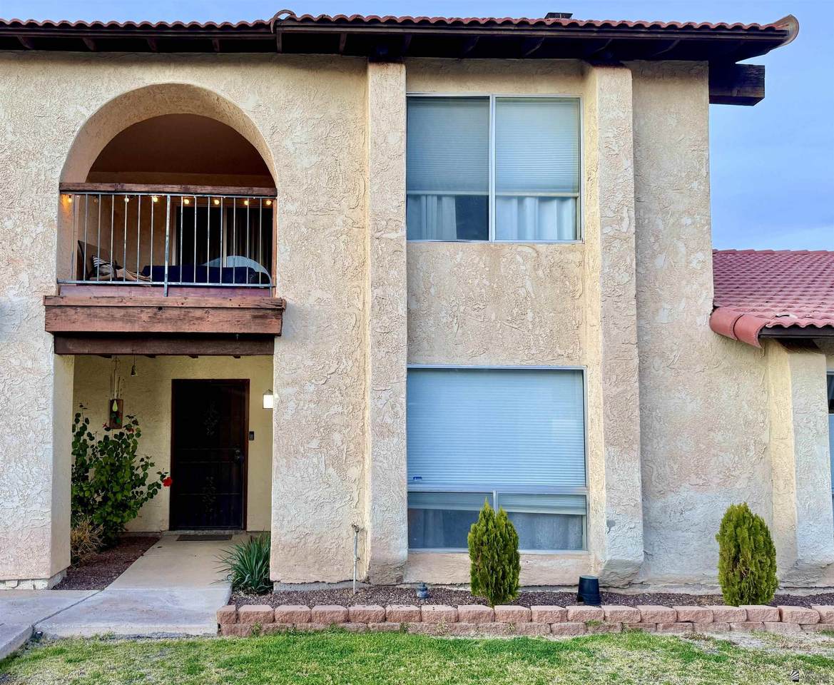 2155 14 AVE - Photo 1