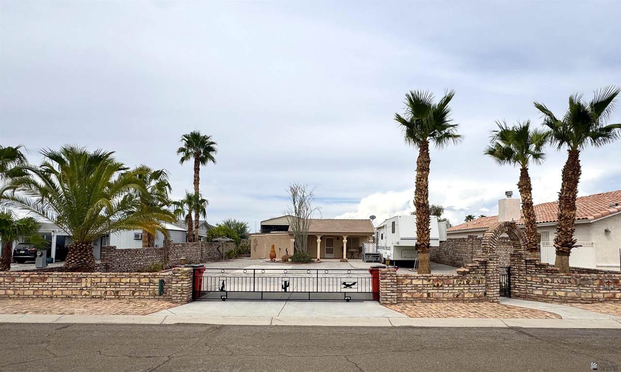 13252 54 DR - Photo 1