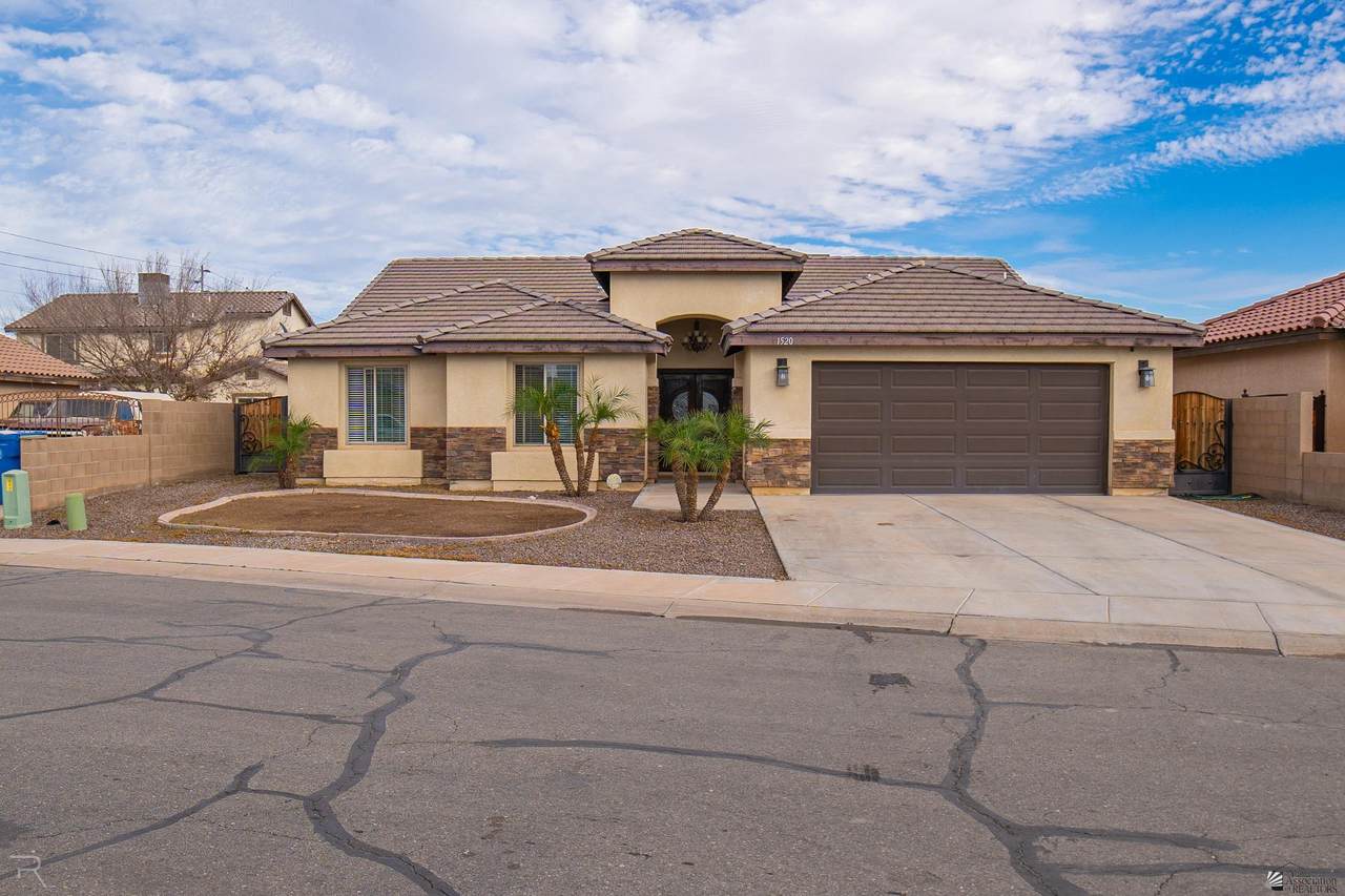 1520 Jennifer Ave - Photo 1