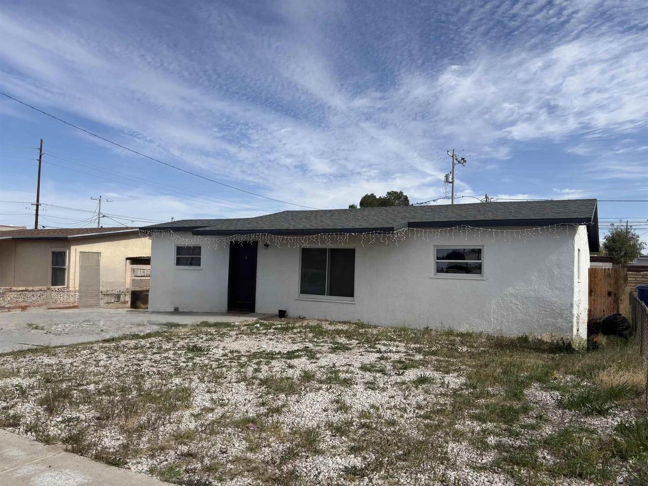 1135 13 AVE - Photo 1