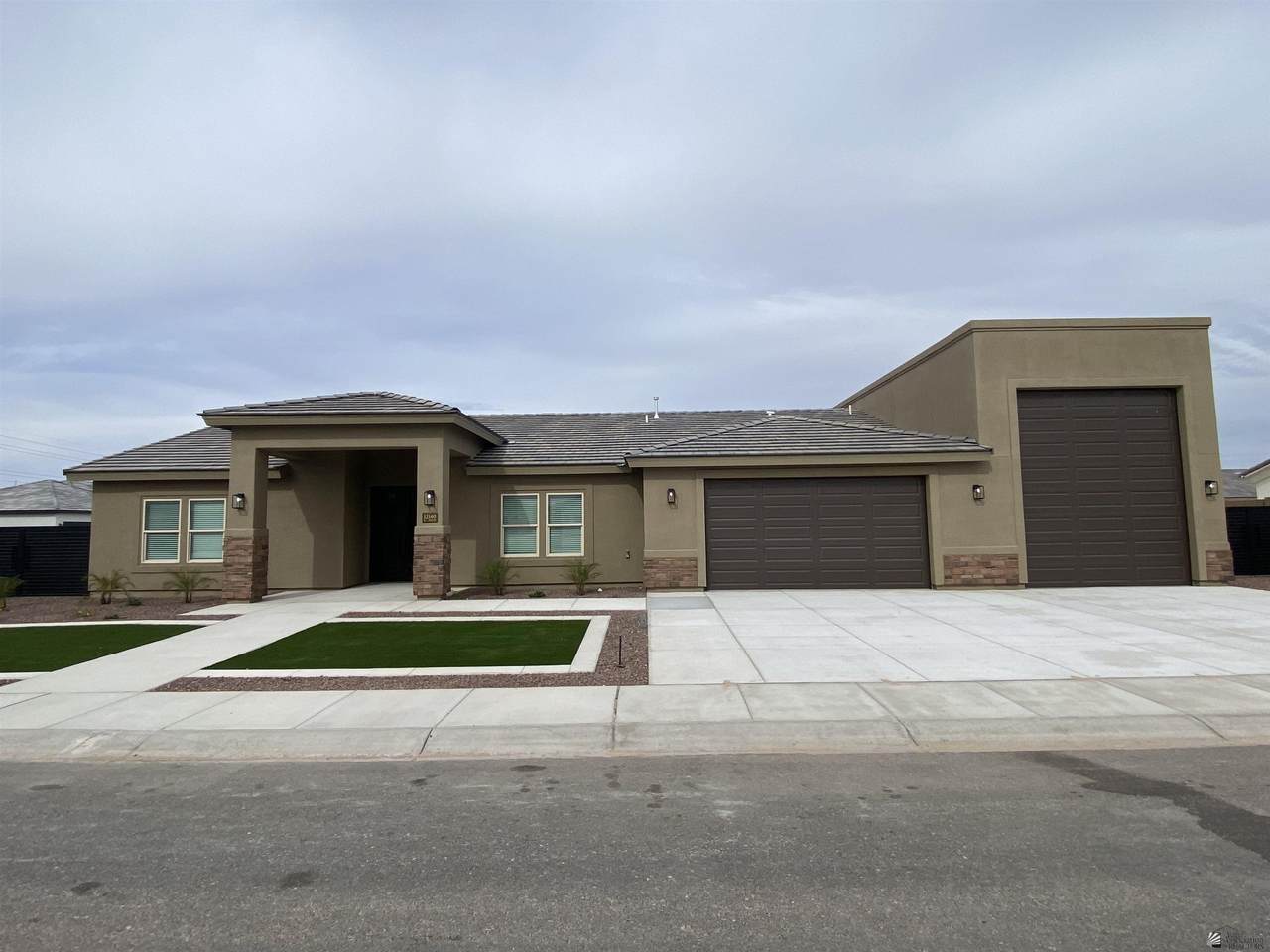 12140 35 LN - Photo 1