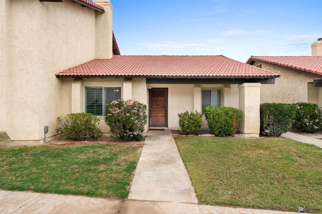 2045 14 AVE - Photo 1
