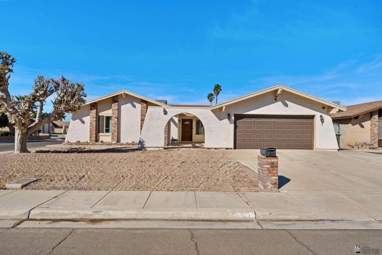 3152 18 ST - Photo 1