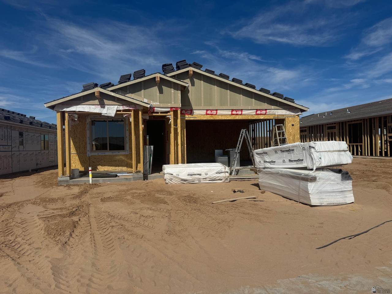 7684 35 ST - Photo 1