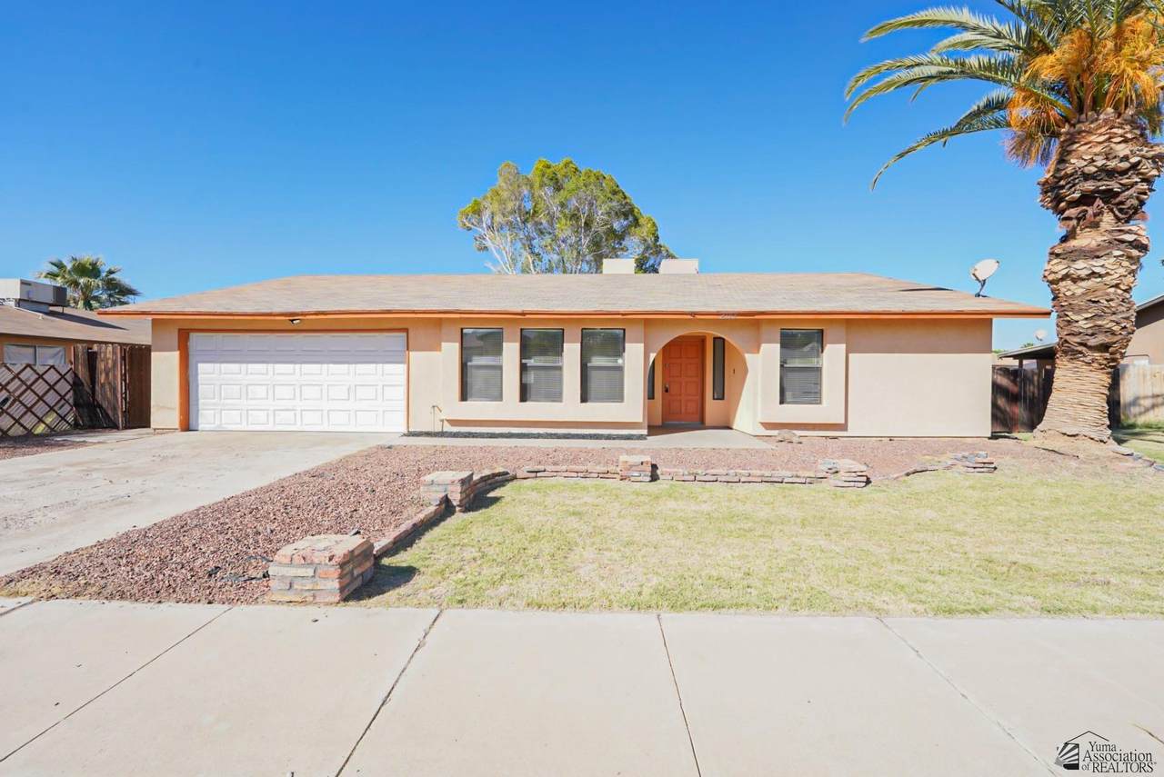 2102 Citrus Loop - Photo 1