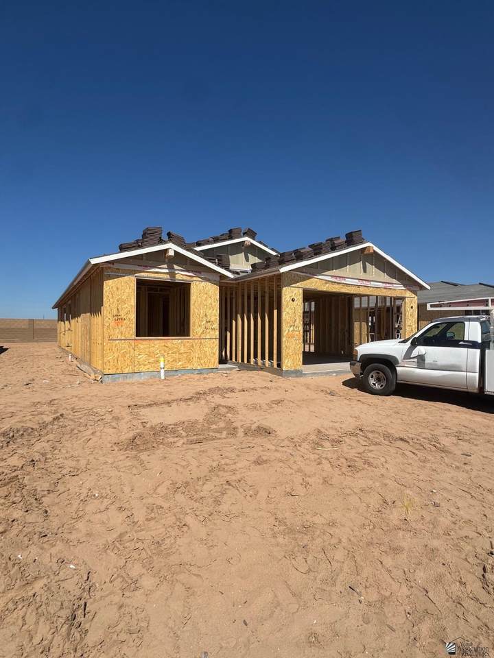 7712 35 ST - Photo 1