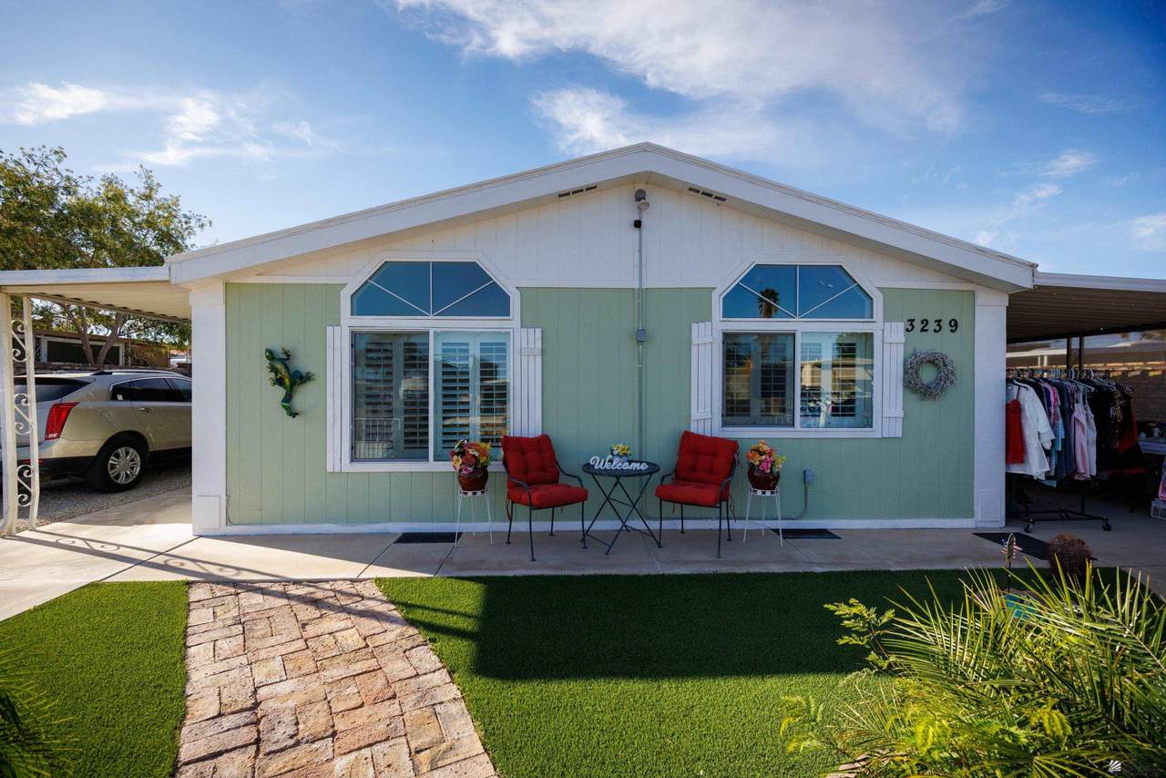 13239 49 DR - Photo 1