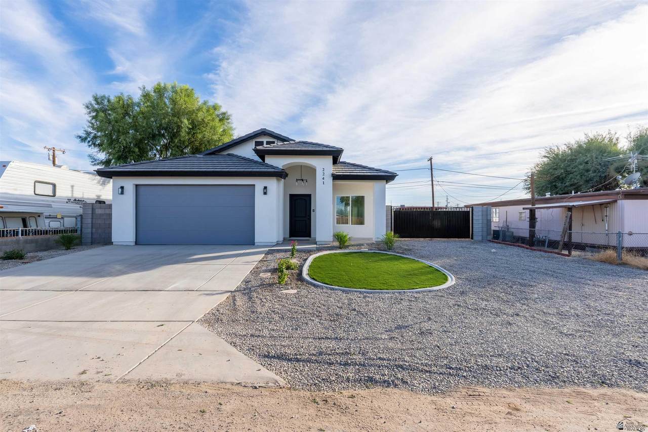 2241 15 ST - Photo 1
