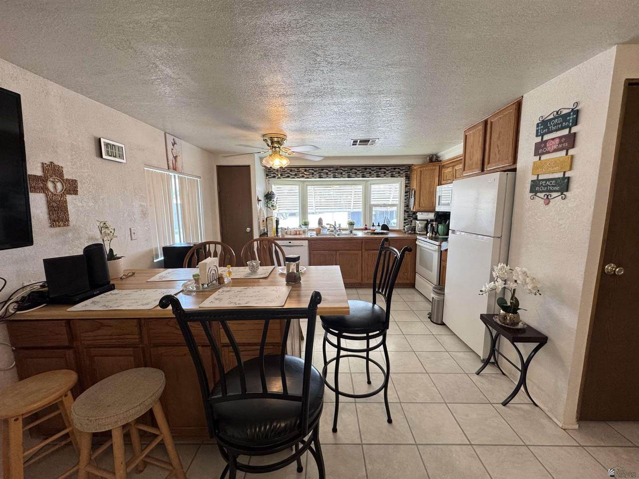 2700 8 ST - Photo 1