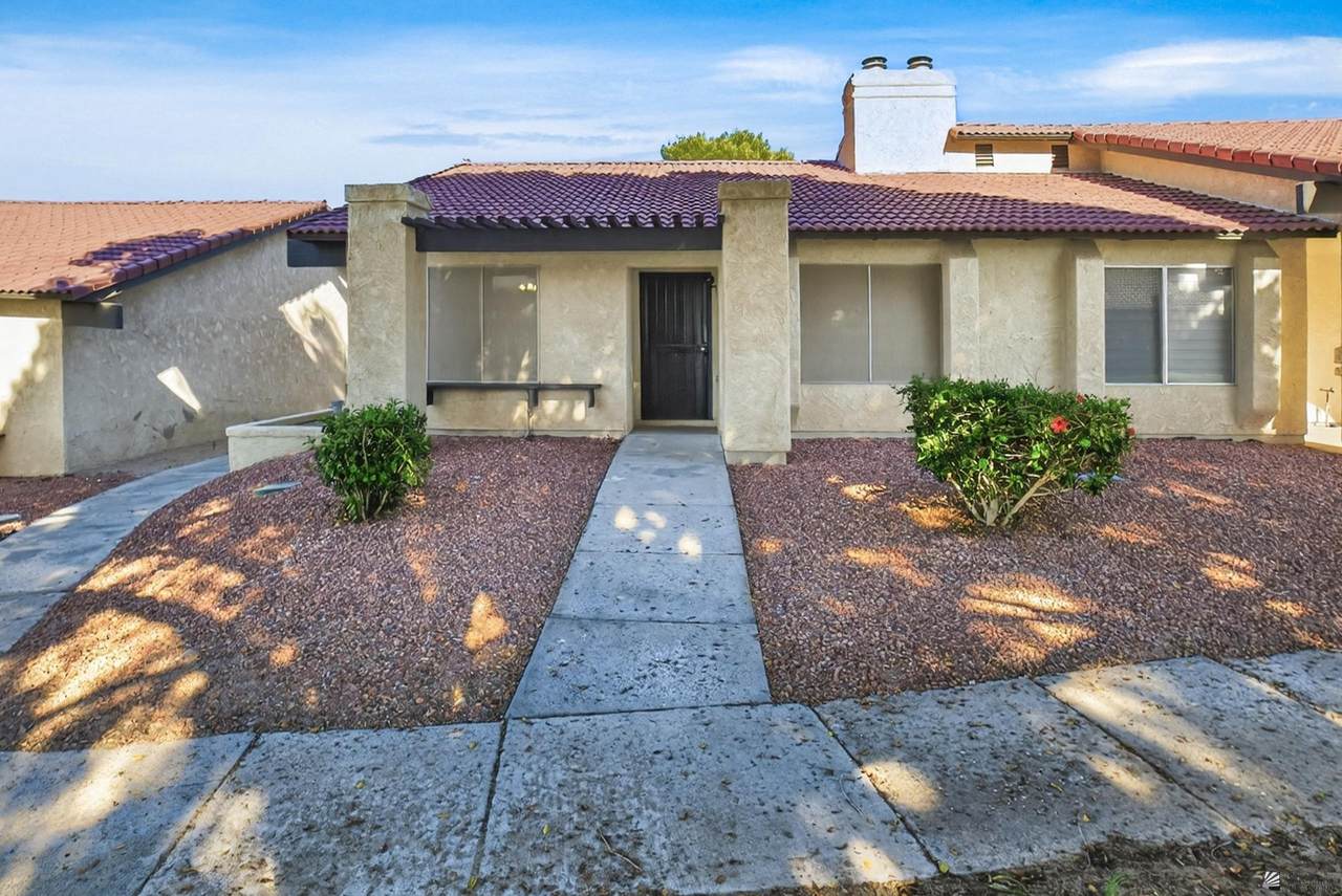 2045 14 AVE - Photo 1