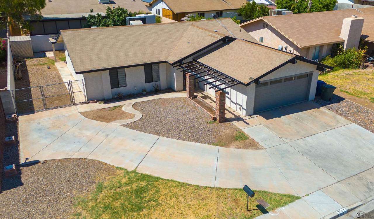 3017 17 ST - Photo 1