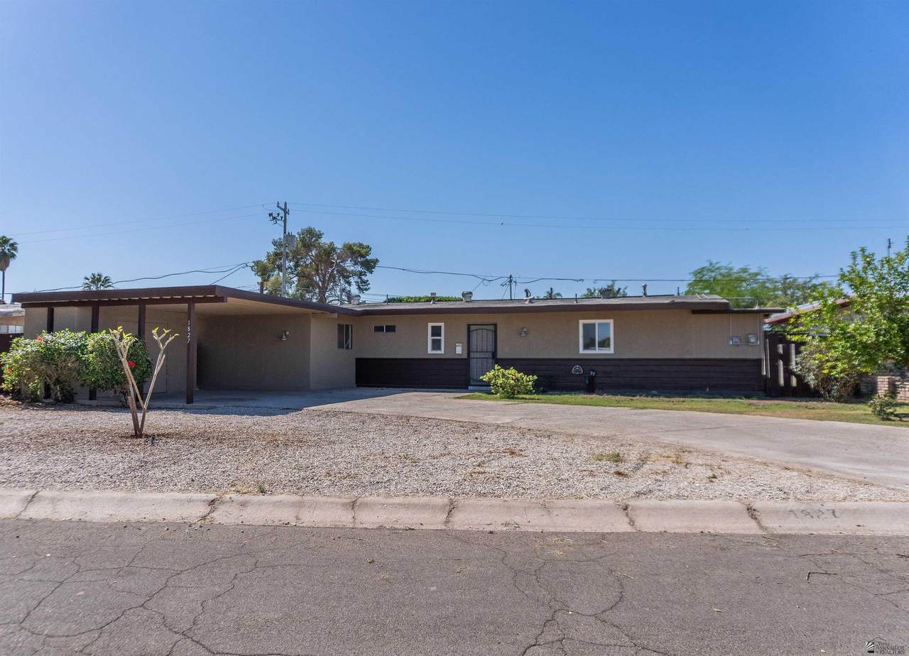1827 18 ST - Photo 1