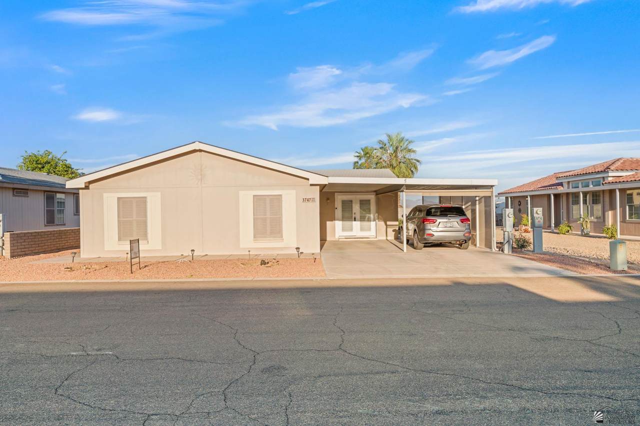 3747 8 AVE - Photo 1