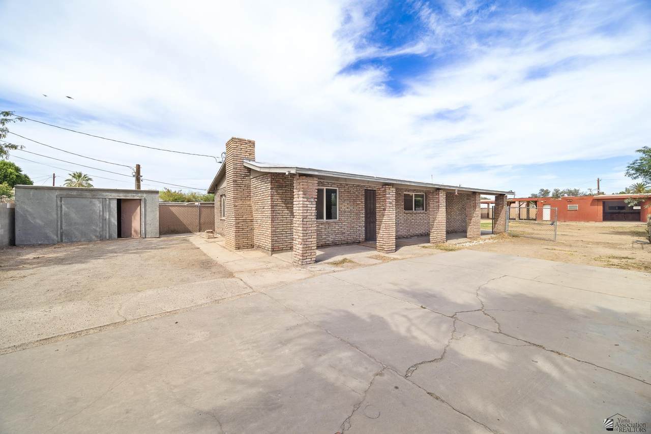 901 Palm Ave - Photo 1