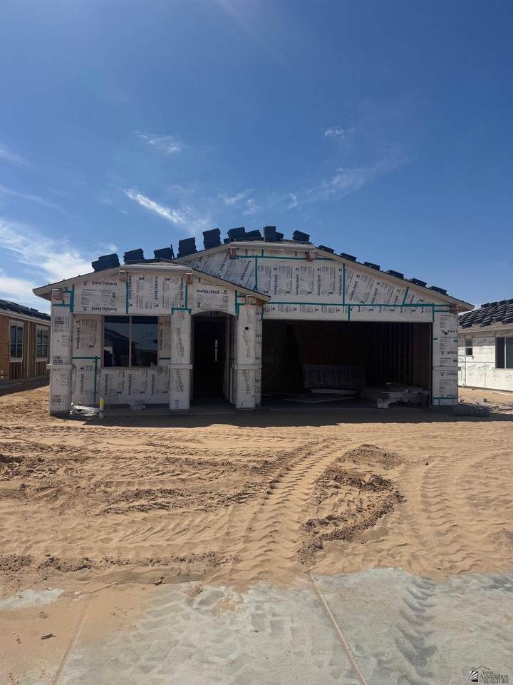 7697 35 ST - Photo 1