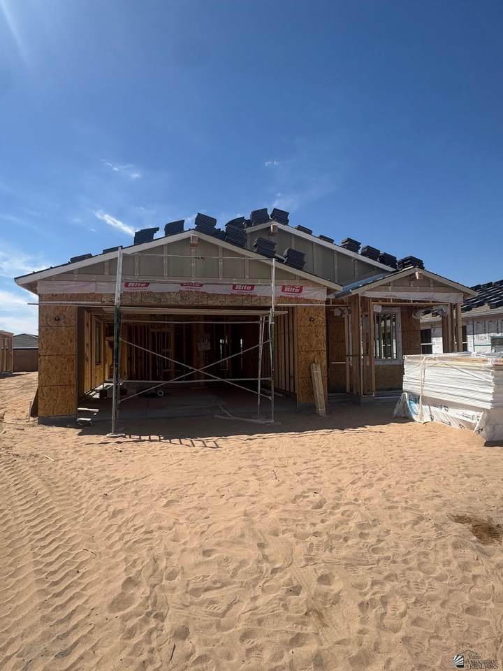 7713 35 ST - Photo 1