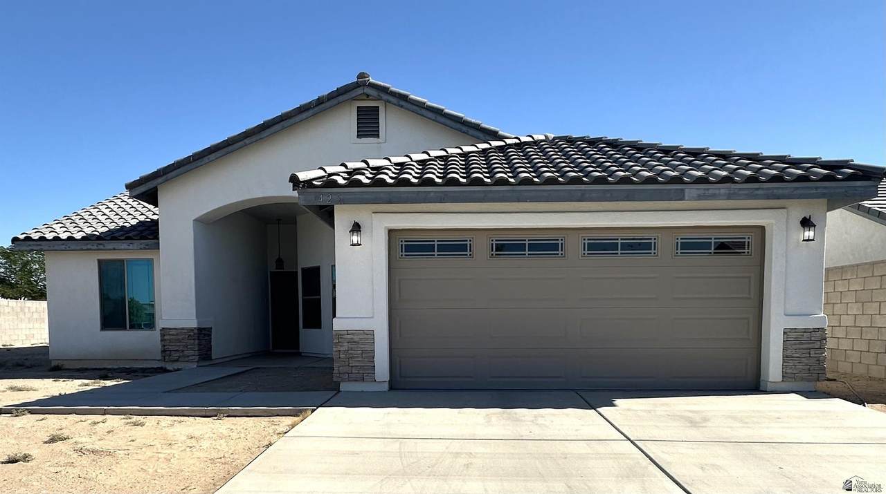 425 Amarely Ave - Photo 1