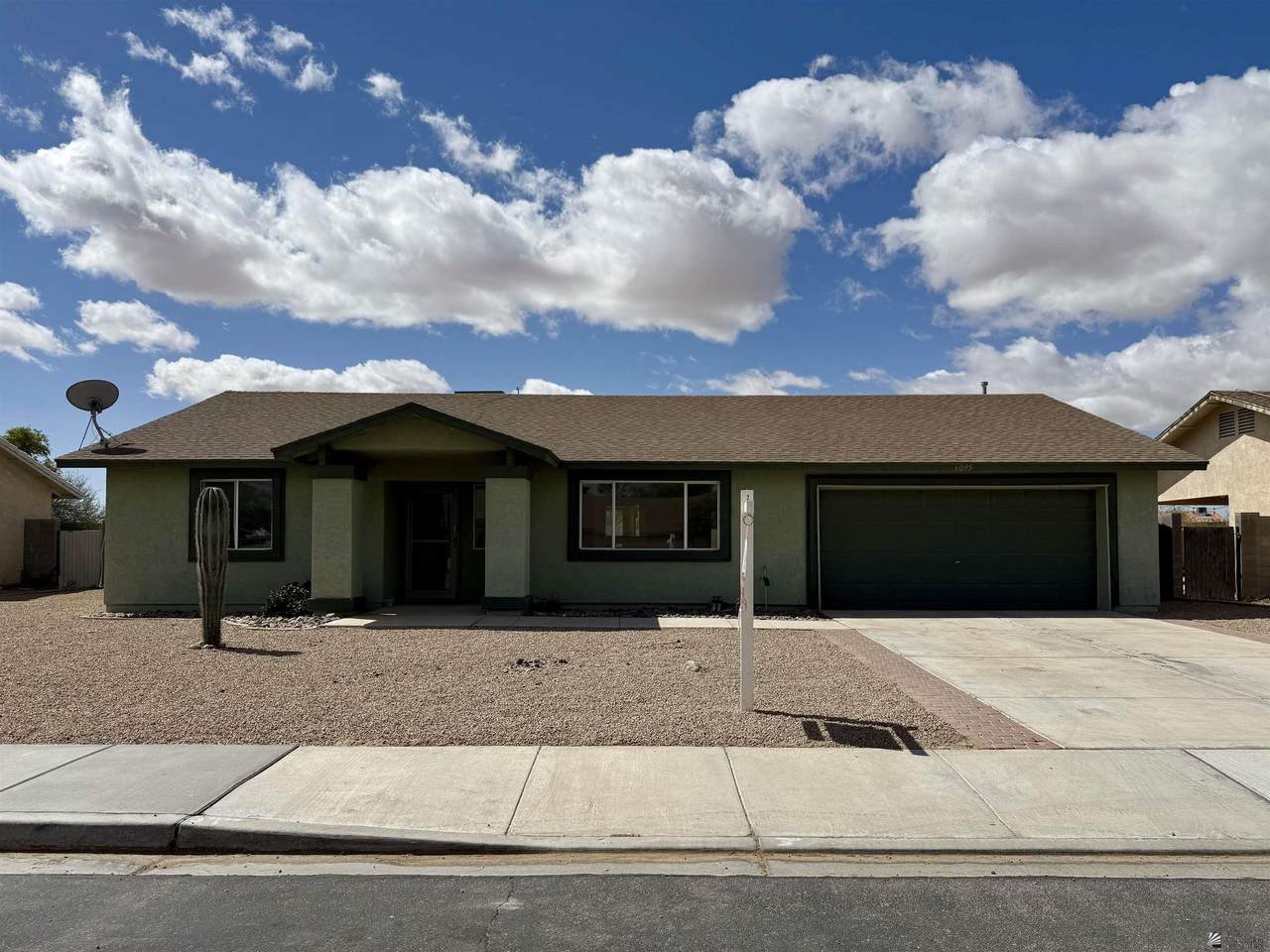 6095 42 ST - Photo 1