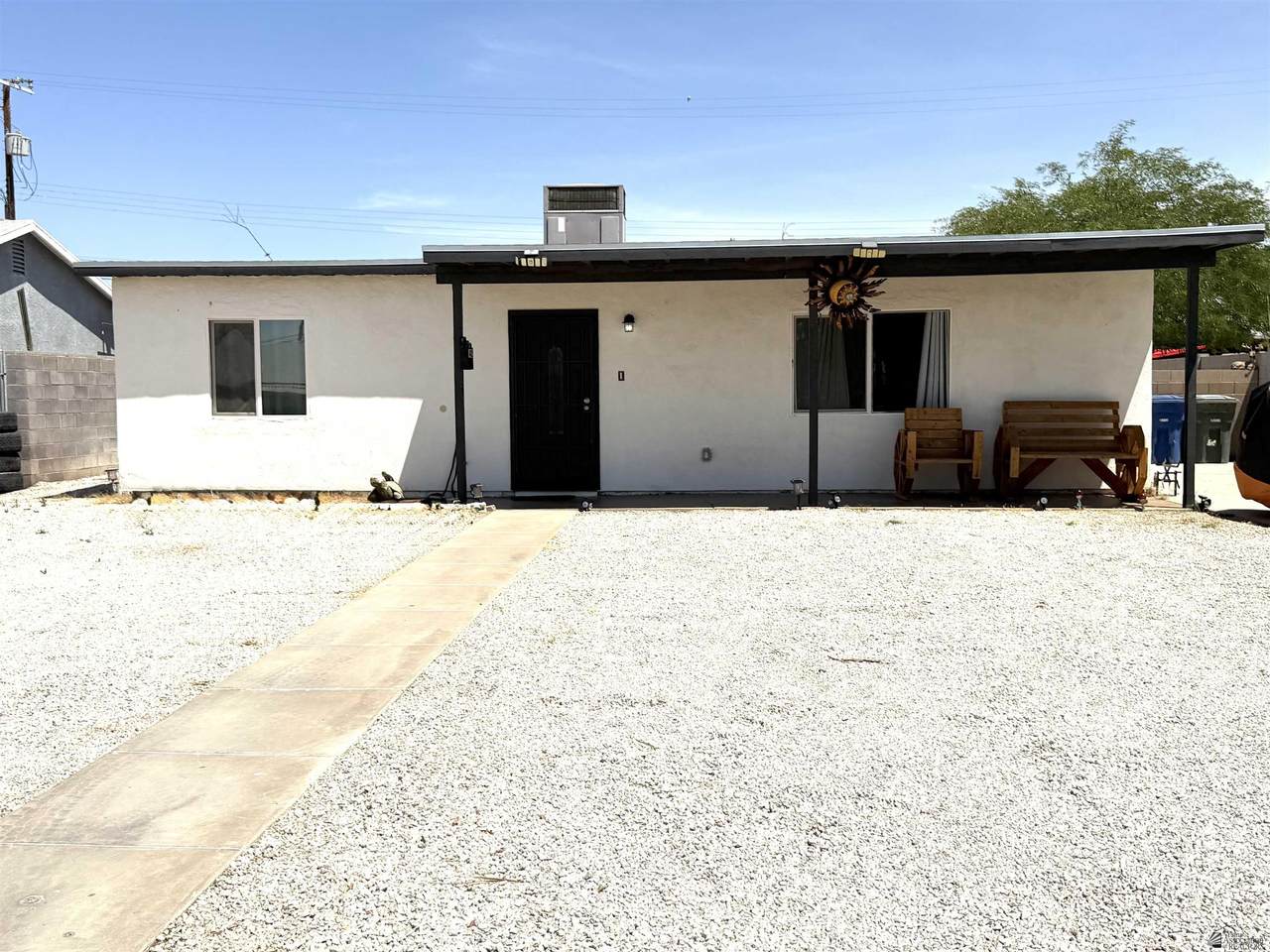 1425 9 AVE - Photo 1