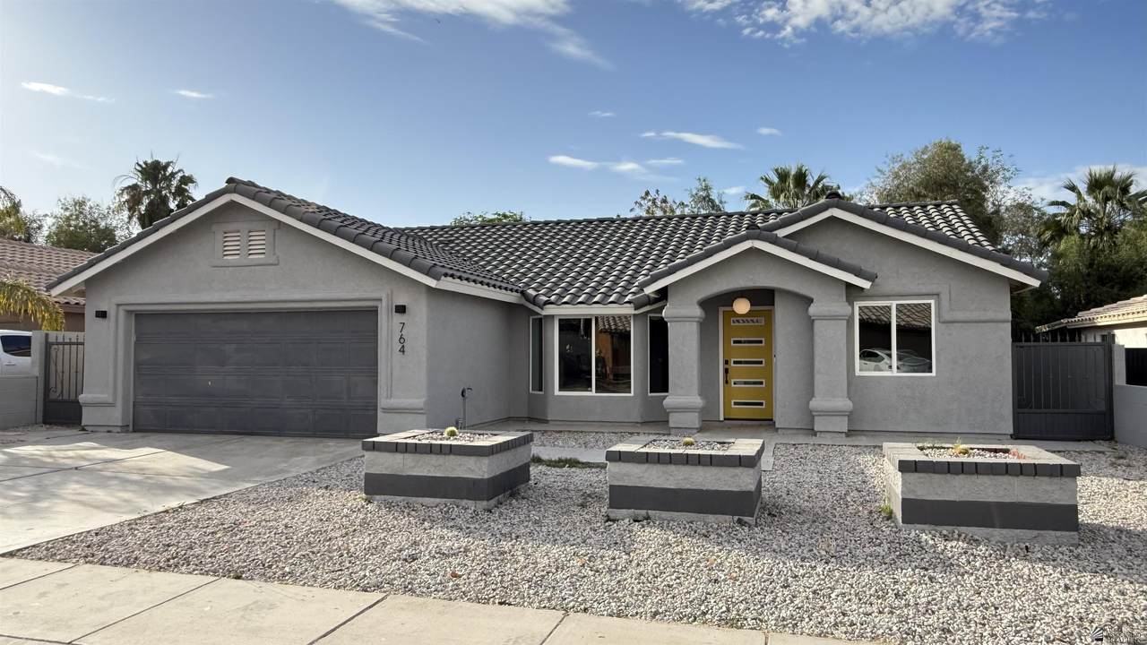 764 Victoria Ln - Photo 1