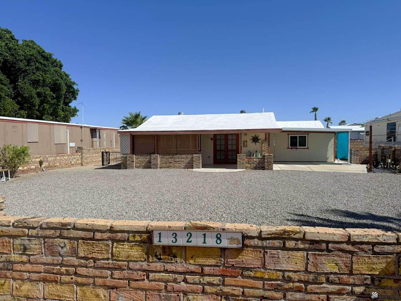 13218 47 DR - Photo 1