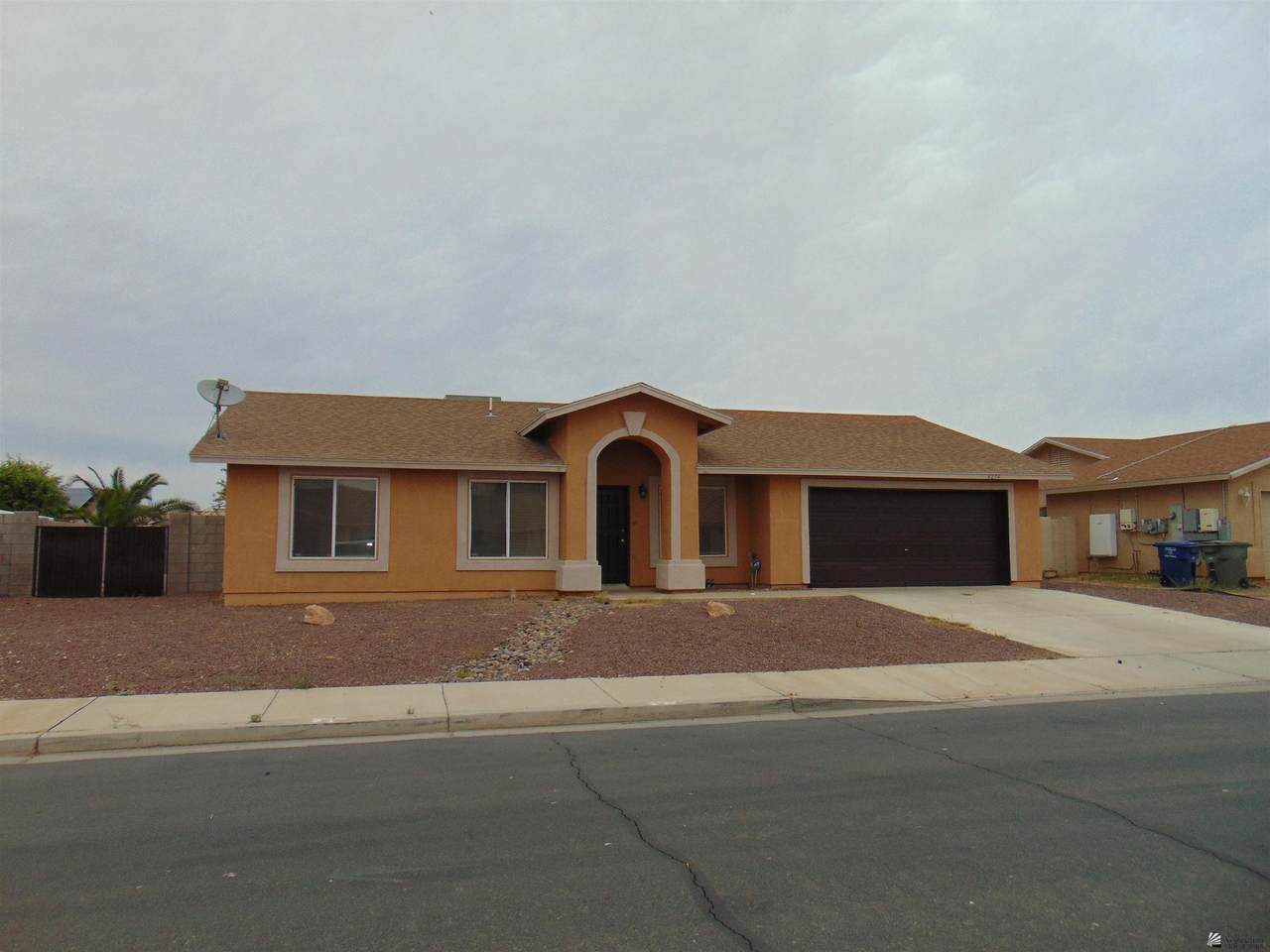 6274 43 ST - Photo 1