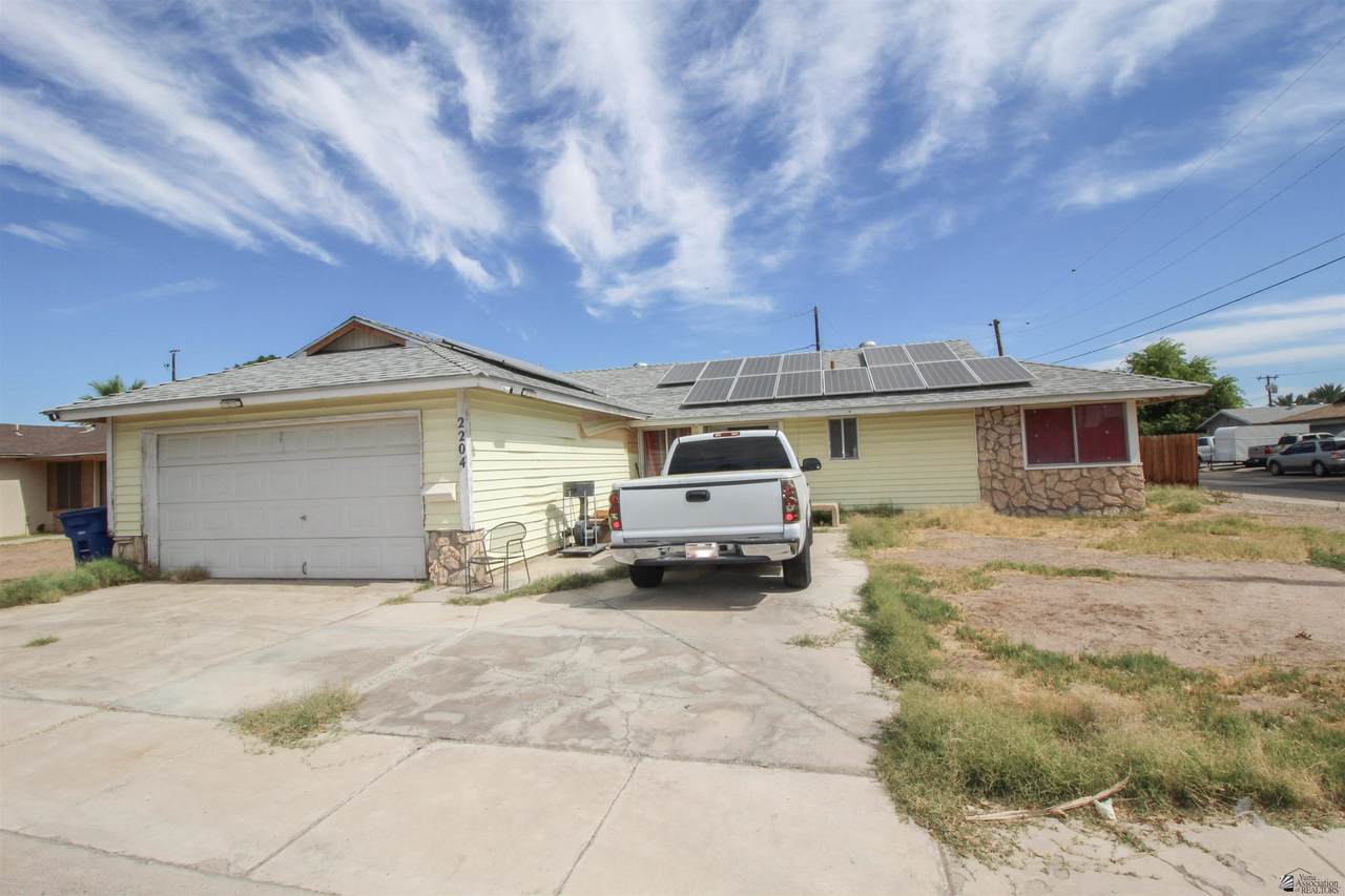 2204 18 ST - Photo 1