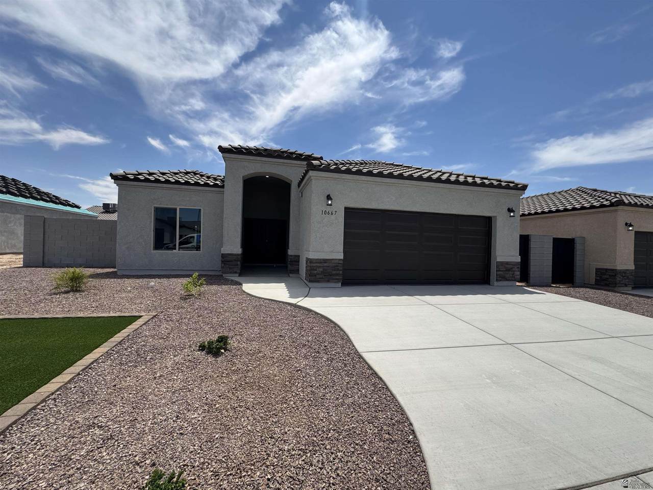 10560 45 LN - Photo 1