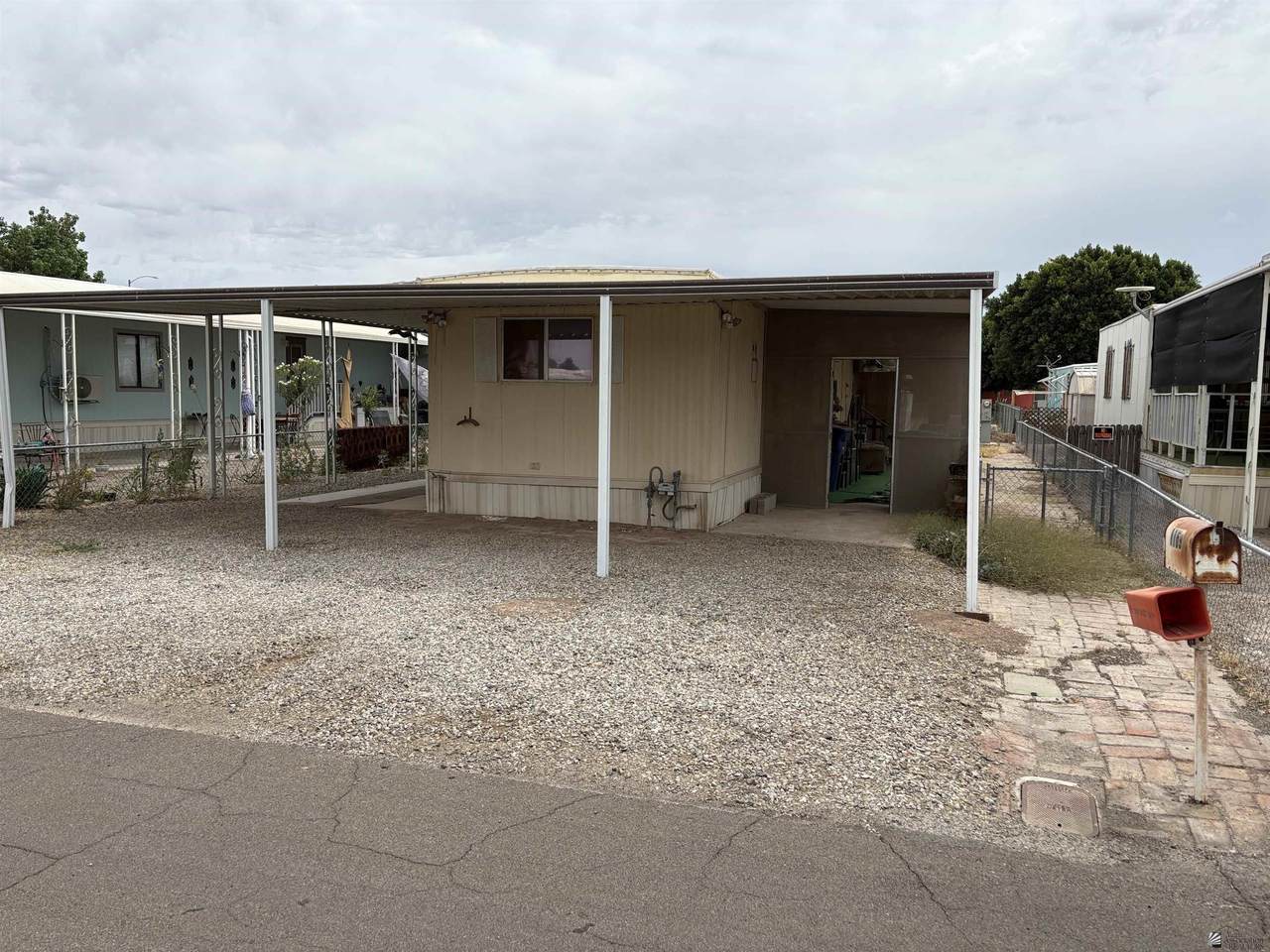 1169 20 AVE - Photo 1