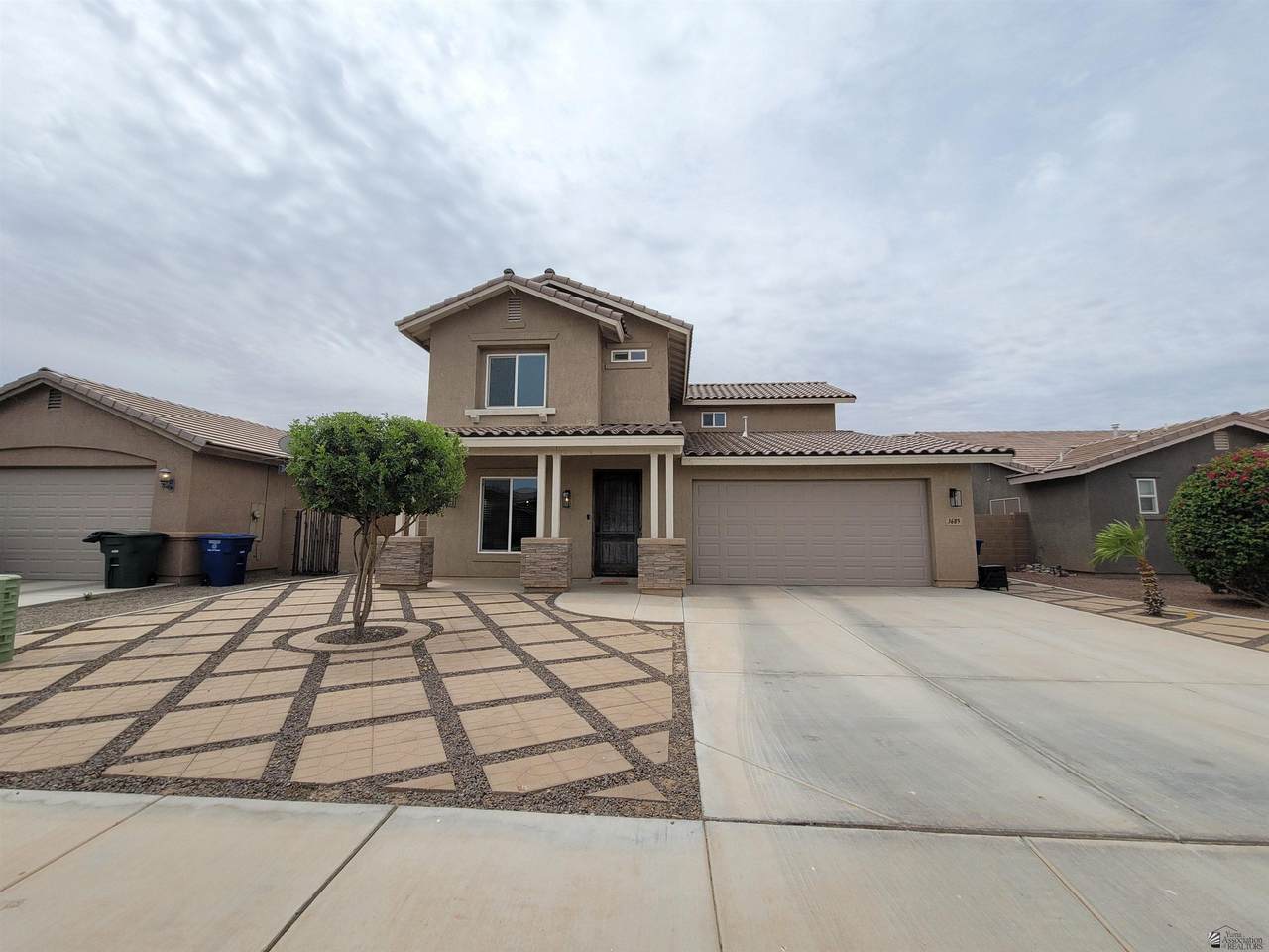 3689 39 ST - Photo 1