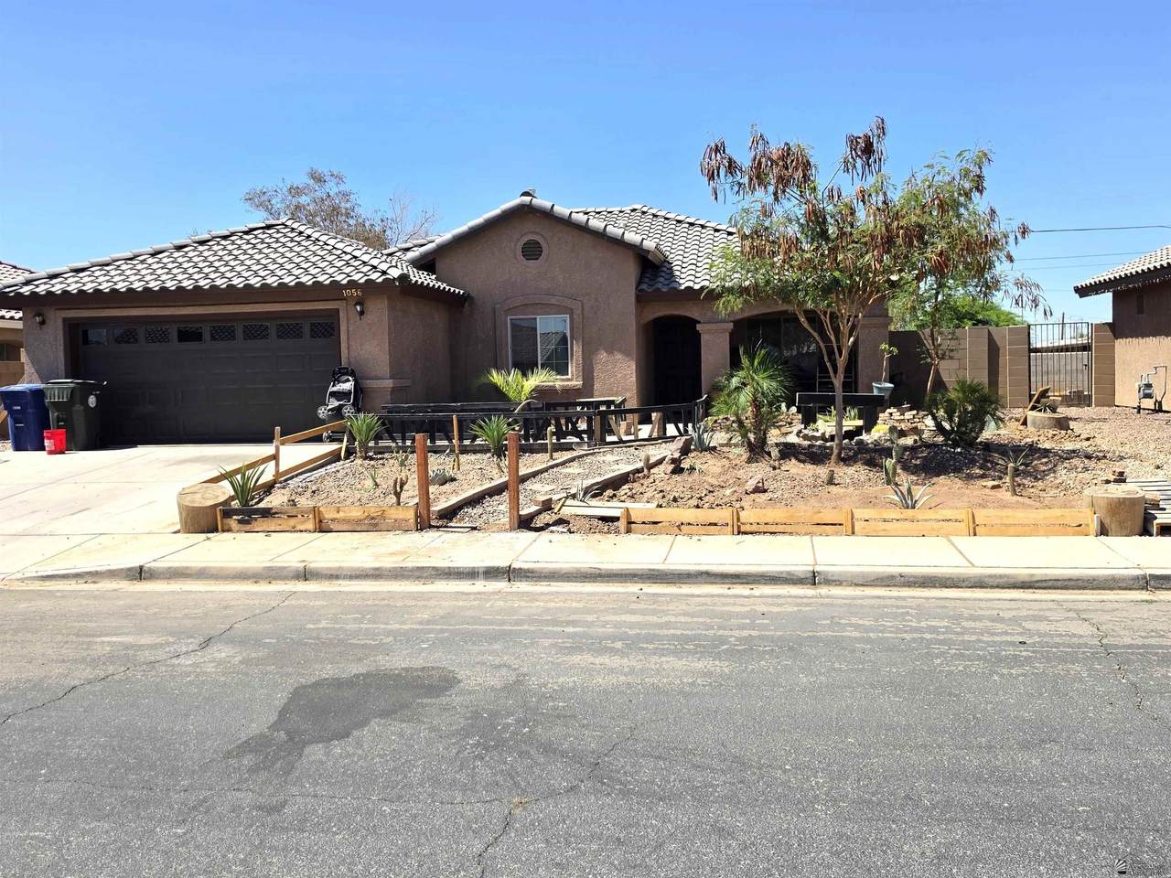 1056 Rose St - Photo 1