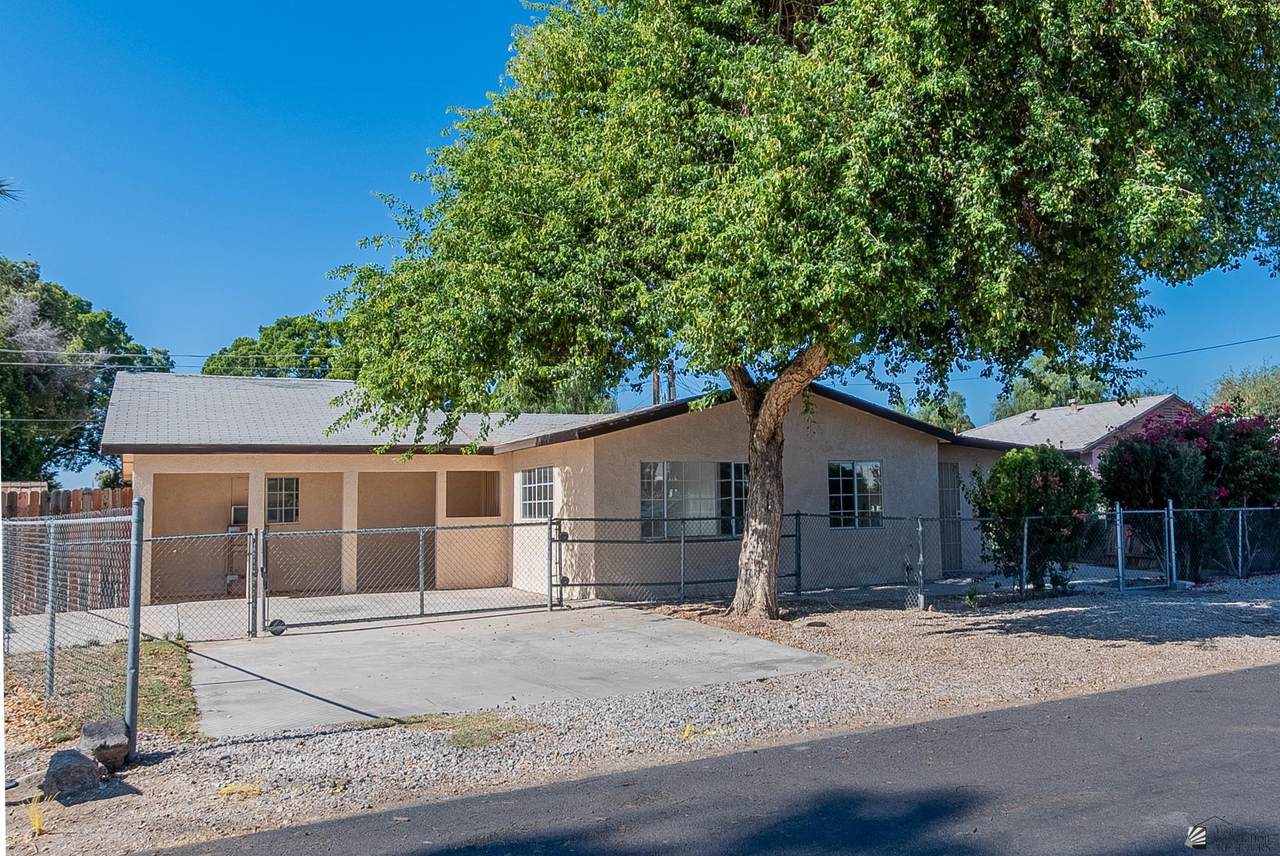2221 9 ST - Photo 1