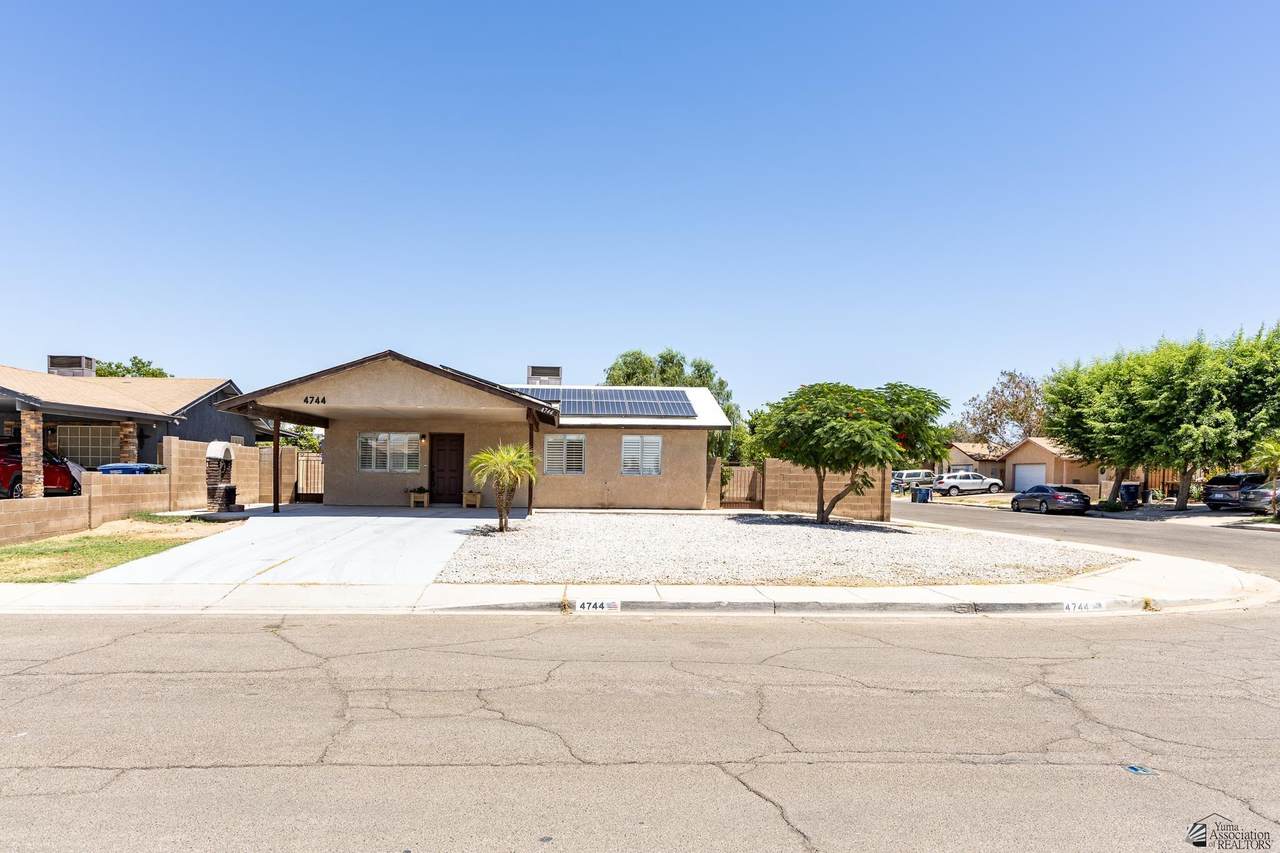 4744 19 ST - Photo 1