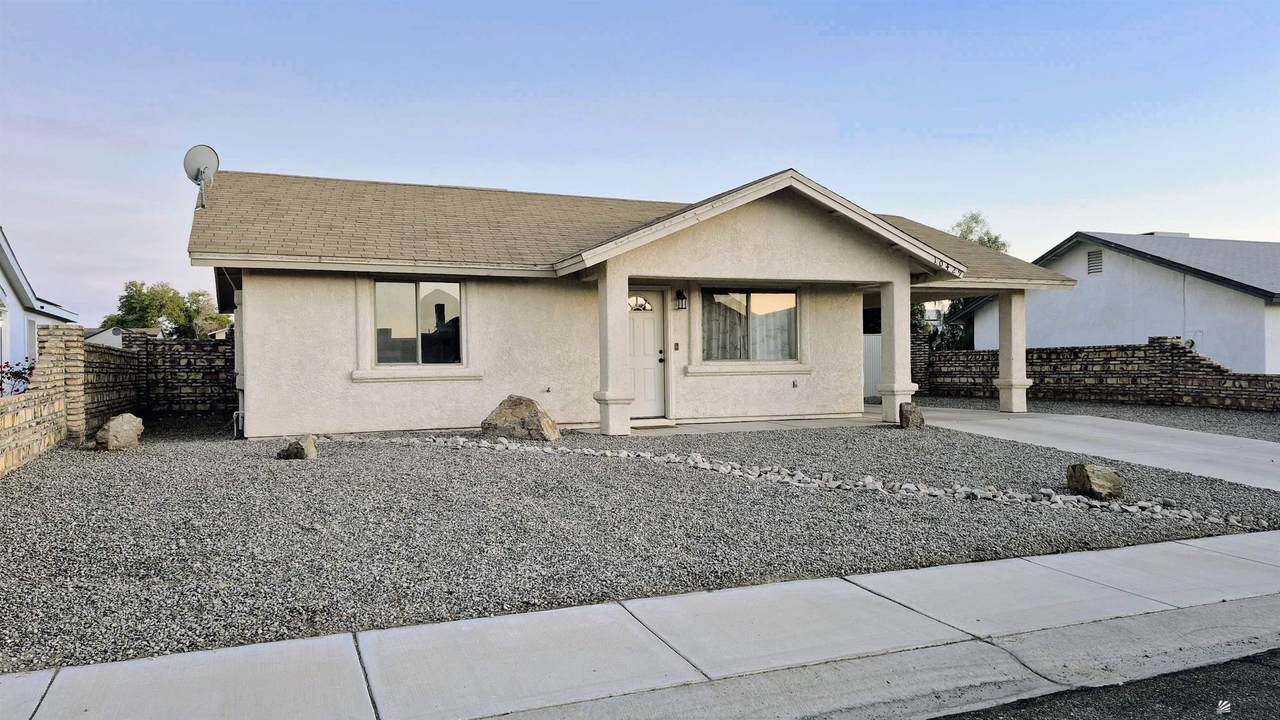 10429 37 ST - Photo 1