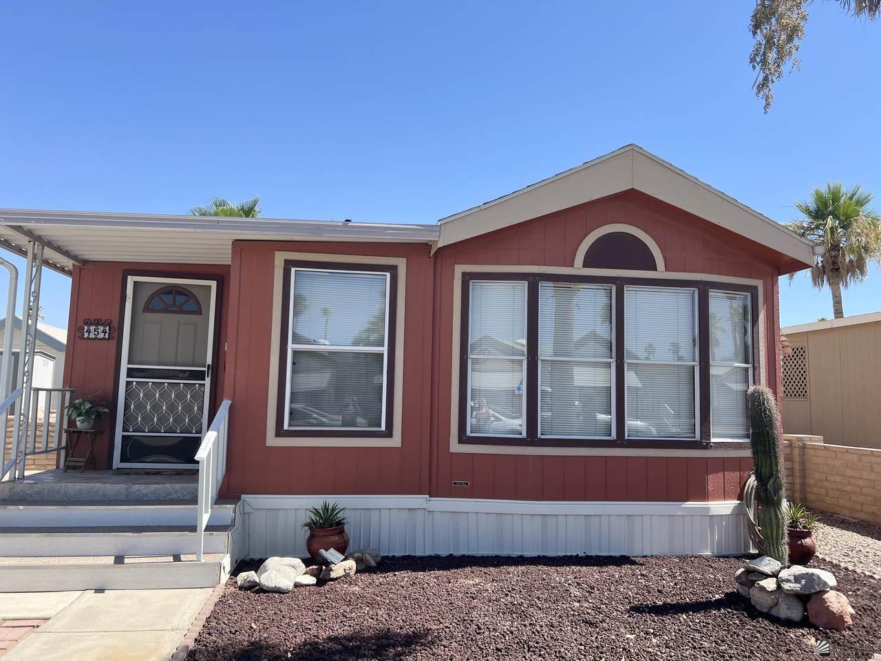 5707 32 ST - Photo 1