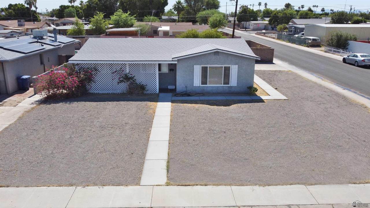1237 10 AVE - Photo 1