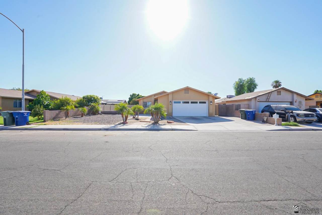 2146 47 AVE - Photo 1