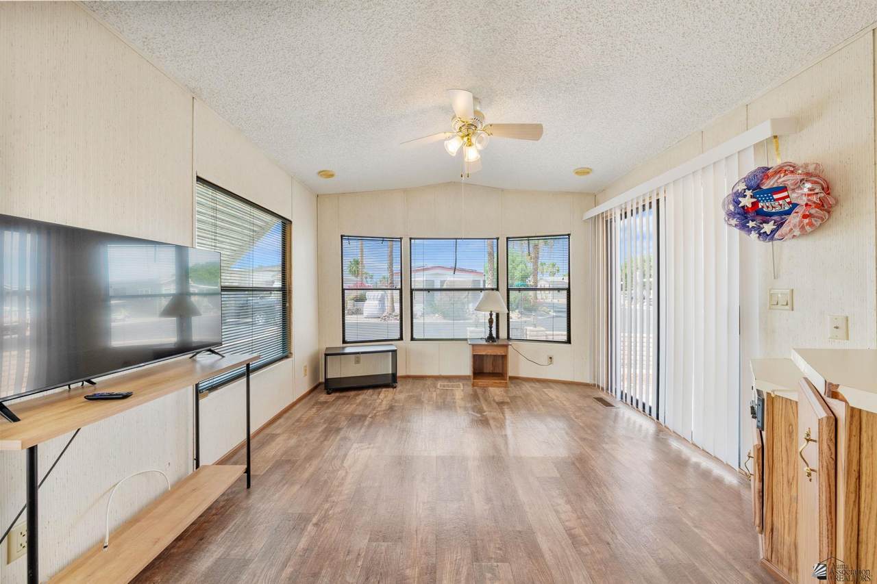 5707 32 ST - Photo 1