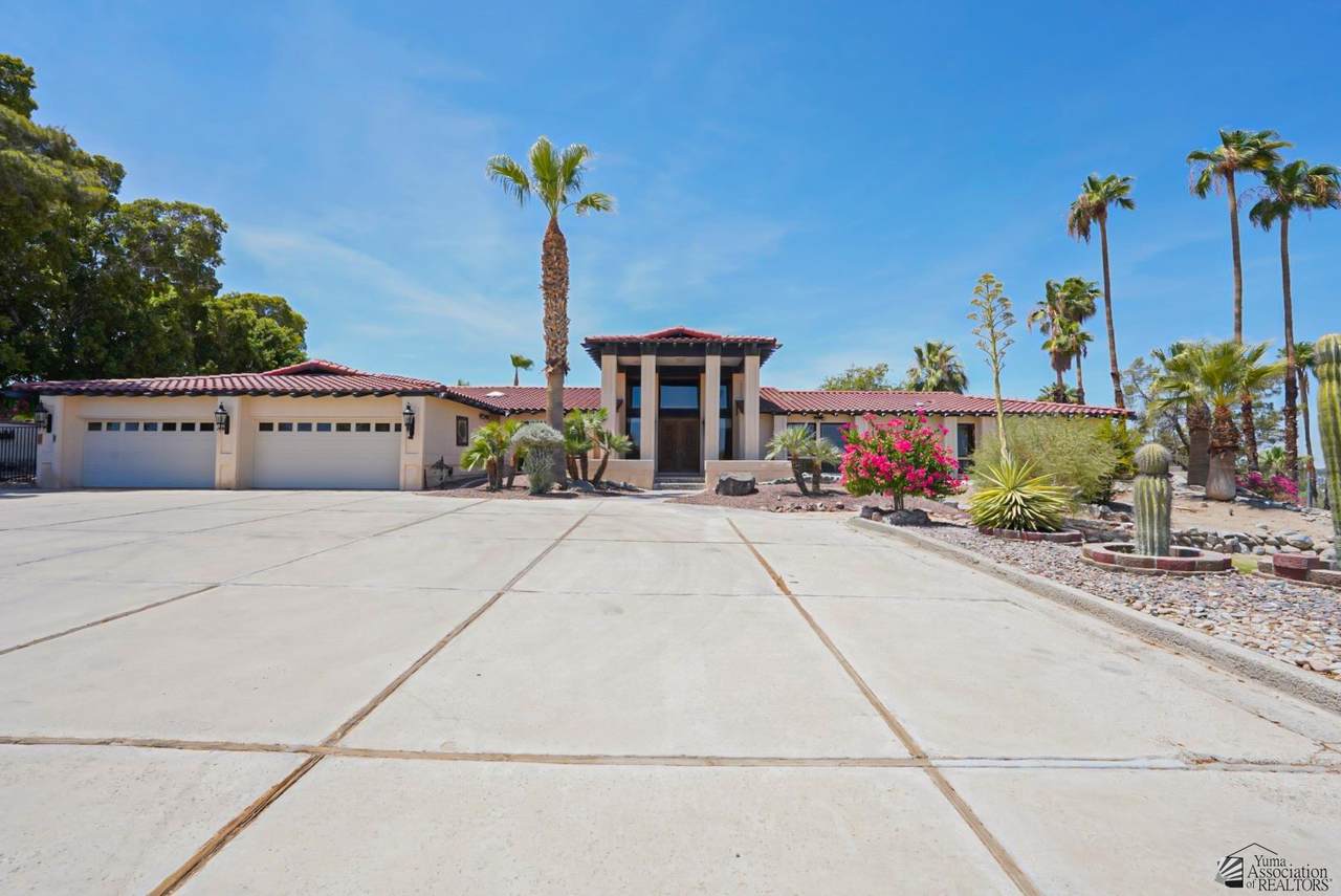 1525 16 ST - Photo 1