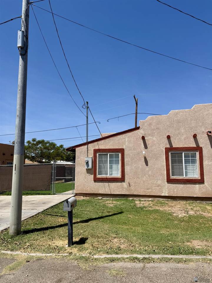 966 37 AVE - Photo 1