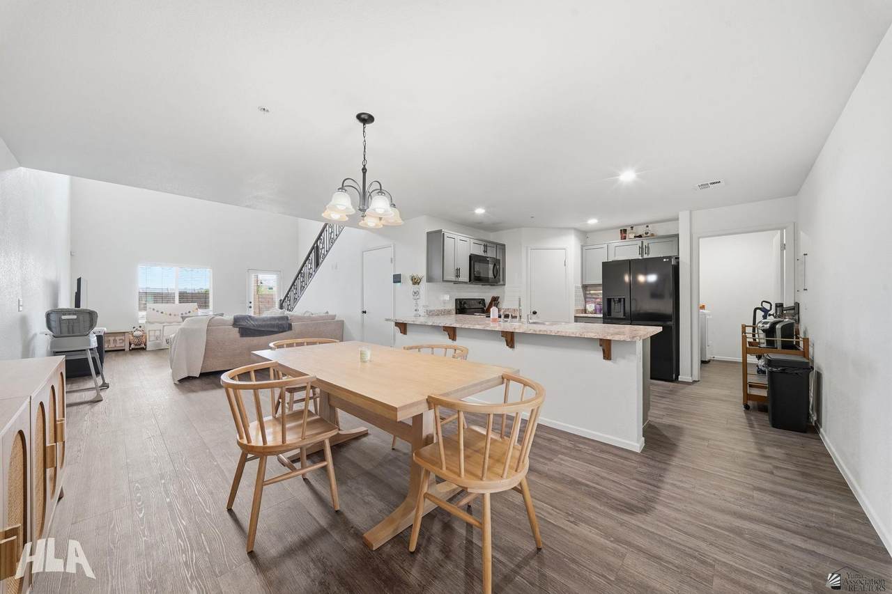 7329 38 ST - Photo 1