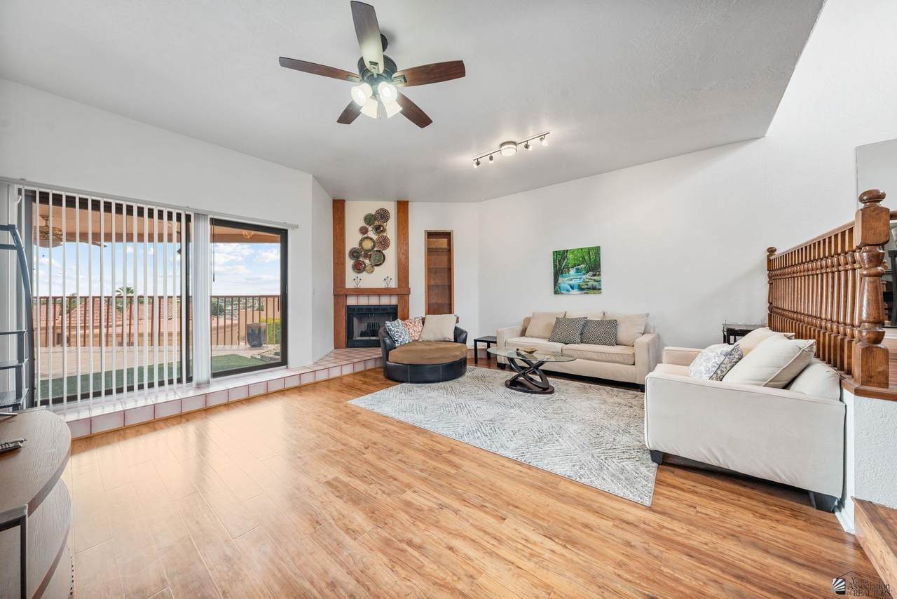 2128 14 AVE - Photo 1