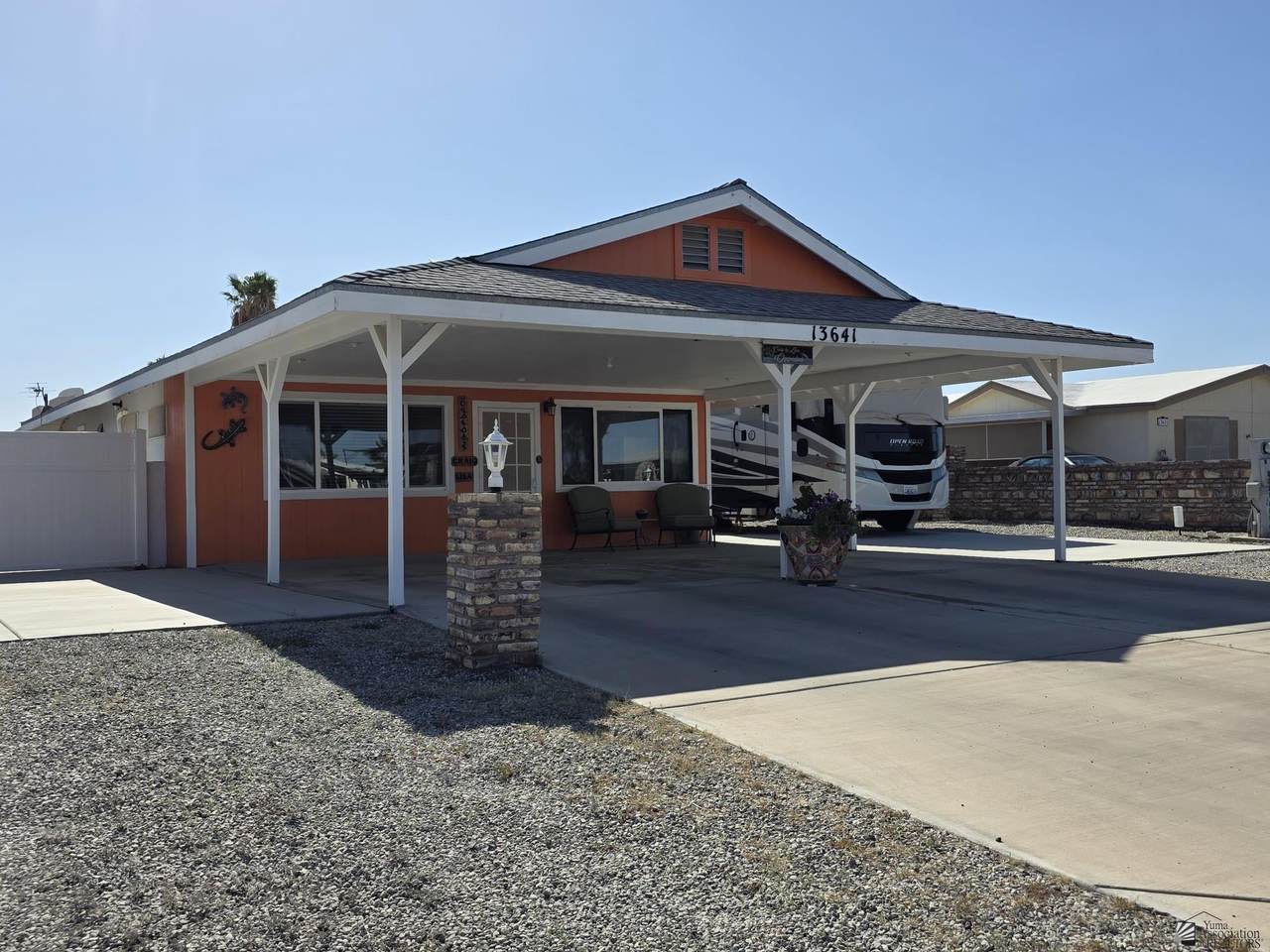 13641 52 DR - Photo 1