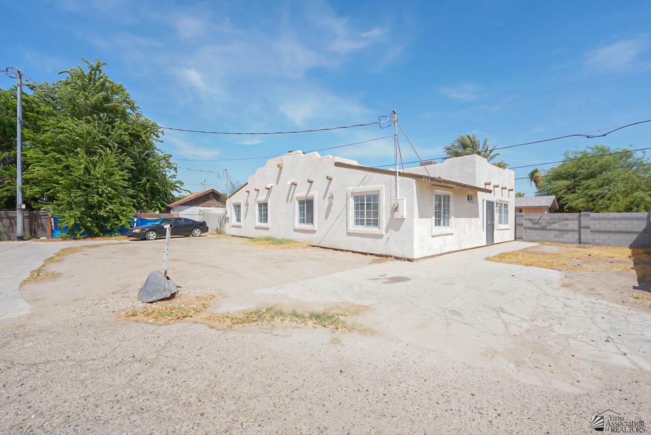 943 37 AVE - Photo 1
