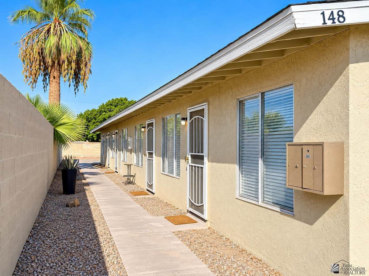 148 20 AVE - Photo 1